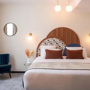 Helussi 3*, Paris Frankreich